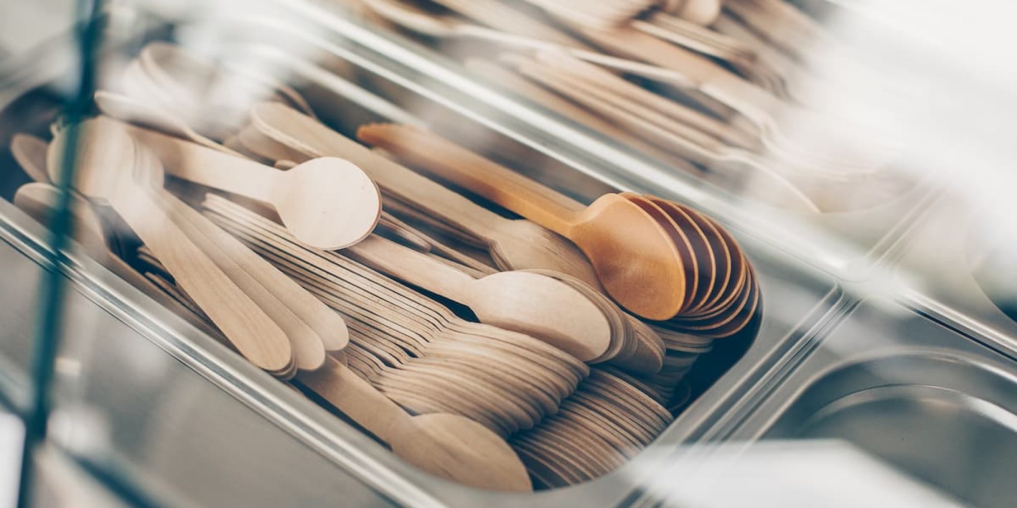 Cubiertos de madera para hostelería