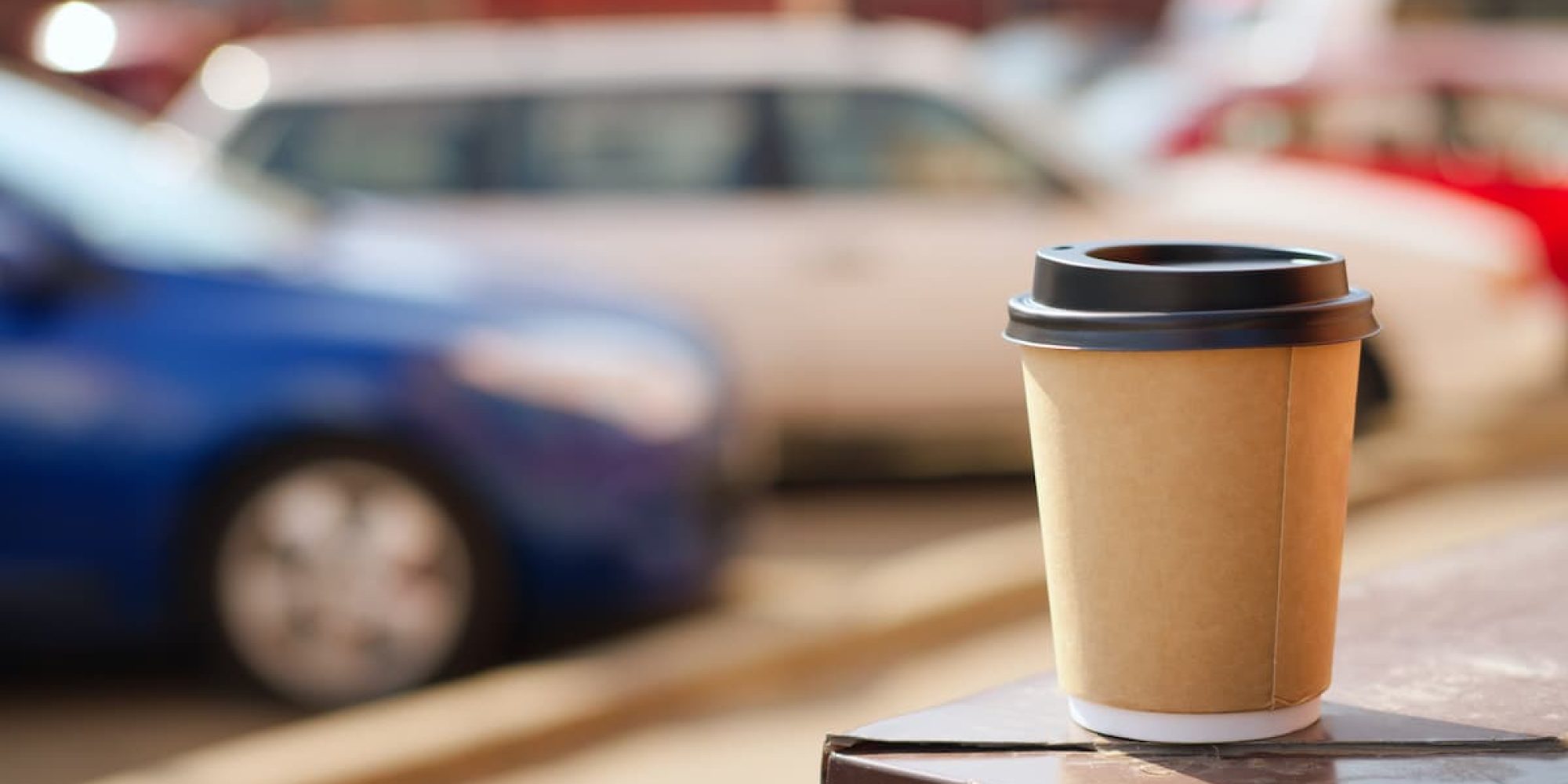 Reduce los productos de un solo uso con vasos personalizados